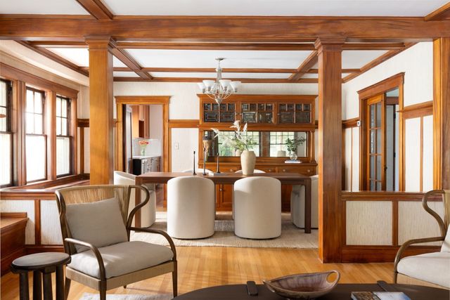 861 Commonwealth Ave, Newton, MA 02459