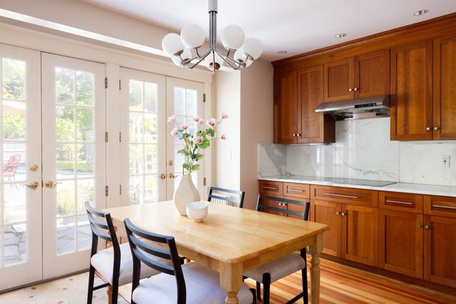 861 Commonwealth Ave, Newton, MA 02459