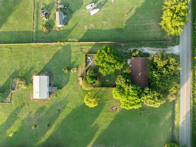 1221 County Road 1107, Rio Vista, TX 76093