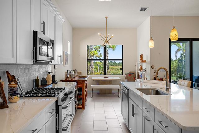 389 SE Filoli Drive, Port St Lucie, FL 34984