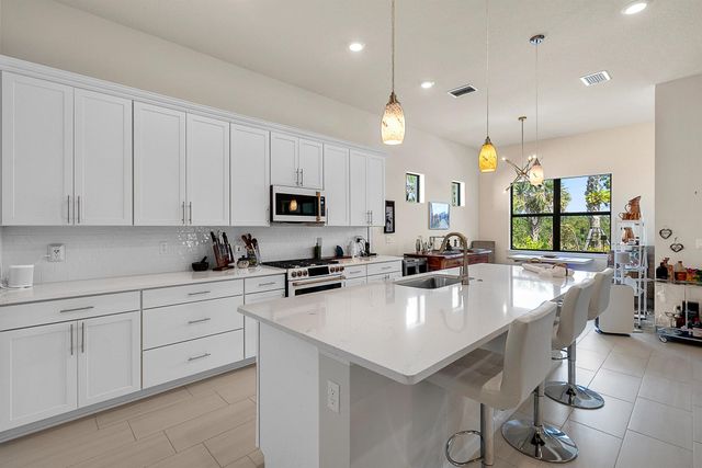 389 SE Filoli Drive, Port St Lucie, FL 34984