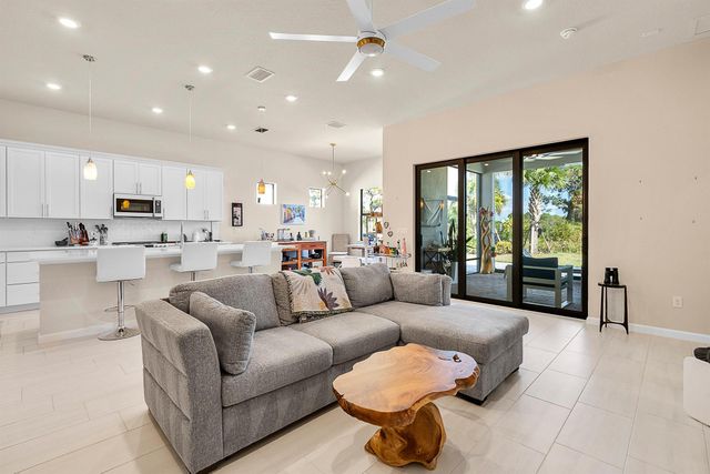 389 SE Filoli Drive, Port St Lucie, FL 34984