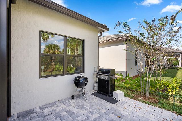 389 SE Filoli Drive, Port St Lucie, FL 34984
