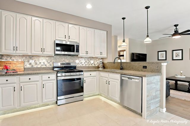 7545 Korbel Drive, Gurnee, IL 60031