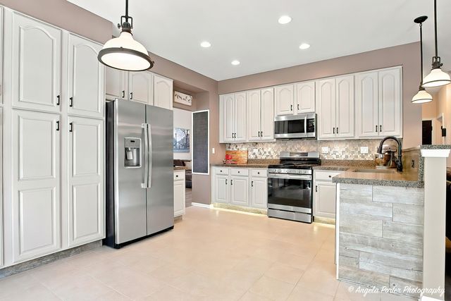 7545 Korbel Drive, Gurnee, IL 60031