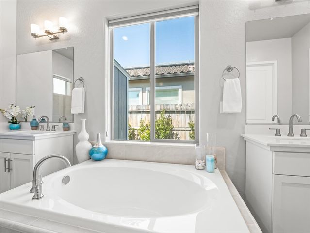 1734 N Park, Clovis, CA 93619