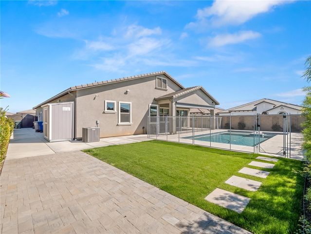 1734 N Park, Clovis, CA 93619