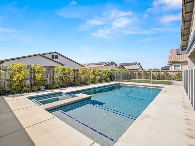 1734 N Park, Clovis, CA 93619