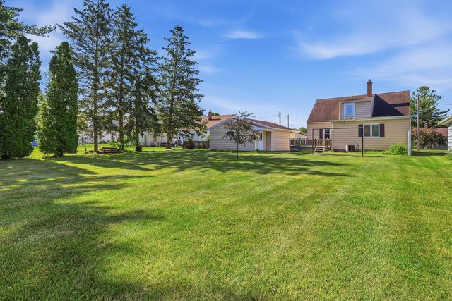 643 Grand AVENUE, Random Lake, WI 53075