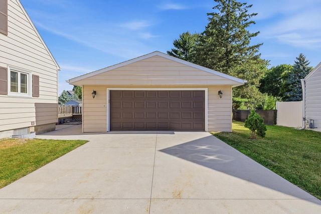 643 Grand AVENUE, Random Lake, WI 53075