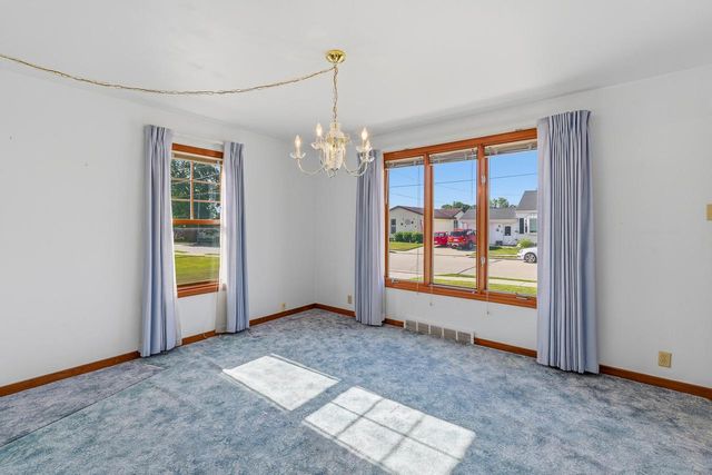 643 Grand AVENUE, Random Lake, WI 53075