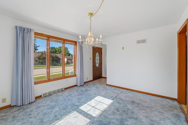 643 Grand AVENUE, Random Lake, WI 53075