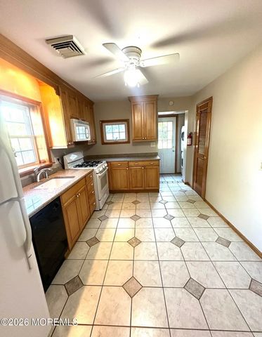 14 Manning Place, Keansburg, NJ 07734