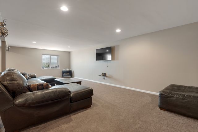 1303 Secretariat Drive, Genoa, IL 60135