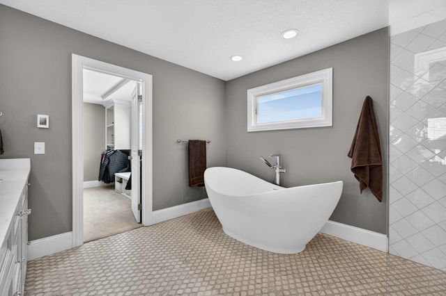 5765 Pigeon Creek Road, Bettendorf, IA 52722