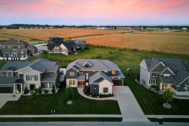 5765 Pigeon Creek Road, Bettendorf, IA 52722