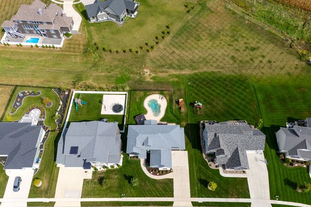 5765 Pigeon Creek Road, Bettendorf, IA 52722