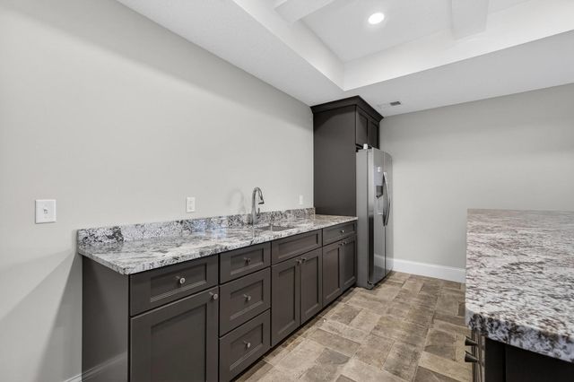 5765 Pigeon Creek Road, Bettendorf, IA 52722