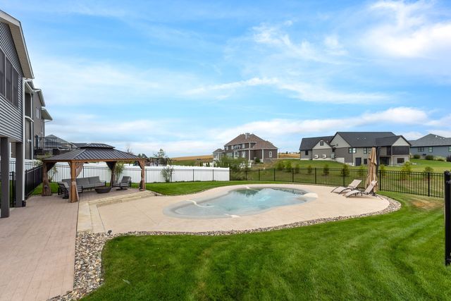 5765 Pigeon Creek Road, Bettendorf, IA 52722