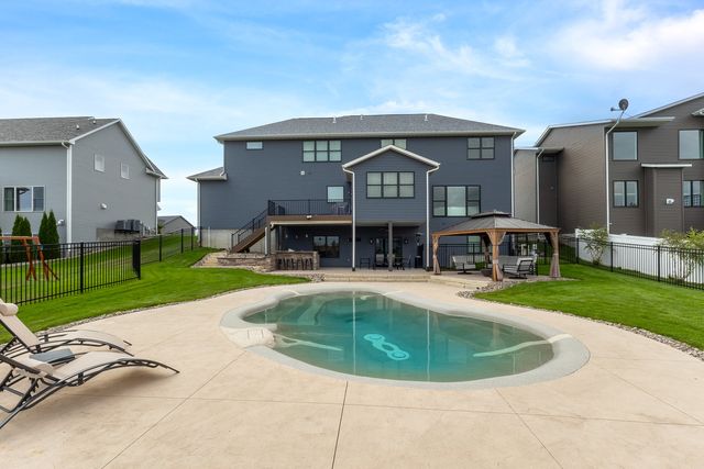 5765 Pigeon Creek Road, Bettendorf, IA 52722