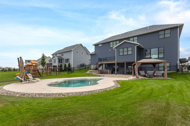 5765 Pigeon Creek Road, Bettendorf, IA 52722