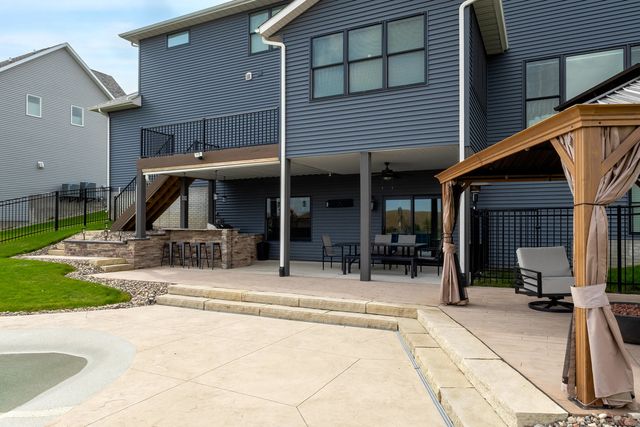 5765 Pigeon Creek Road, Bettendorf, IA 52722