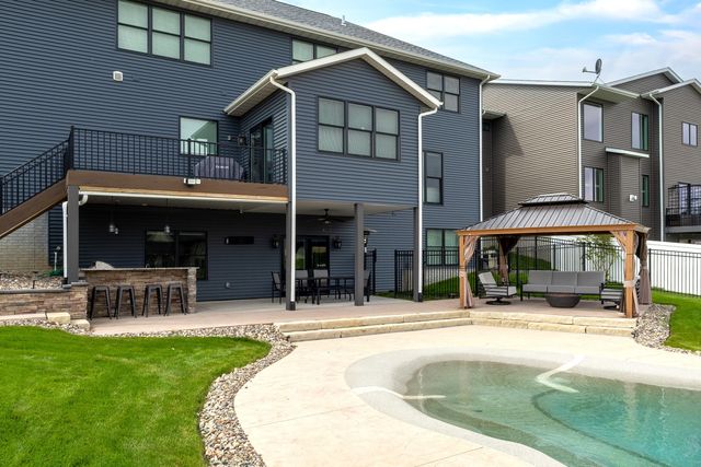 5765 Pigeon Creek Road, Bettendorf, IA 52722