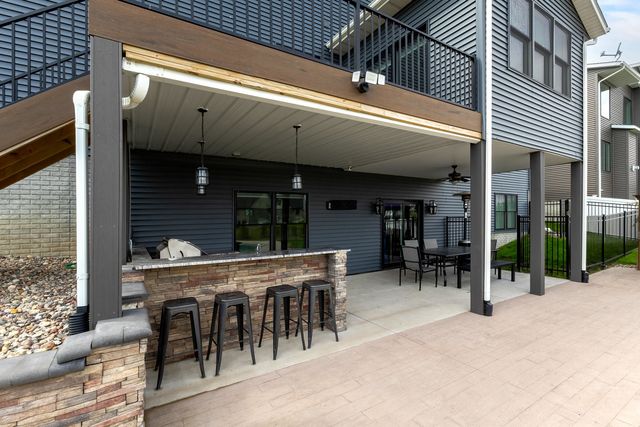 5765 Pigeon Creek Road, Bettendorf, IA 52722
