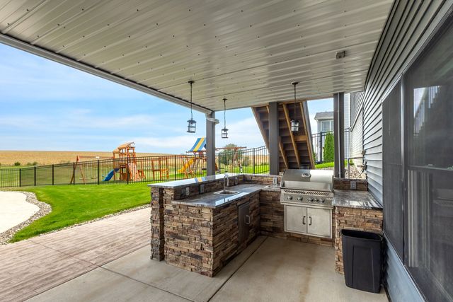 5765 Pigeon Creek Road, Bettendorf, IA 52722