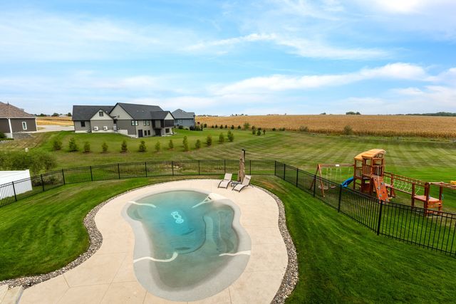 5765 Pigeon Creek Road, Bettendorf, IA 52722