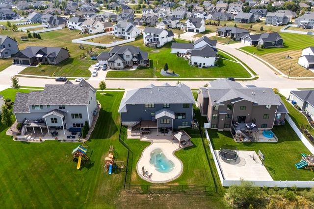 5765 Pigeon Creek Road, Bettendorf, IA 52722