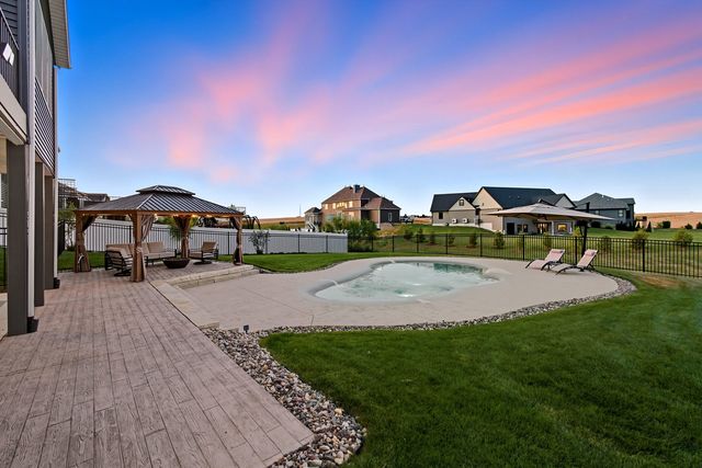 5765 Pigeon Creek Road, Bettendorf, IA 52722