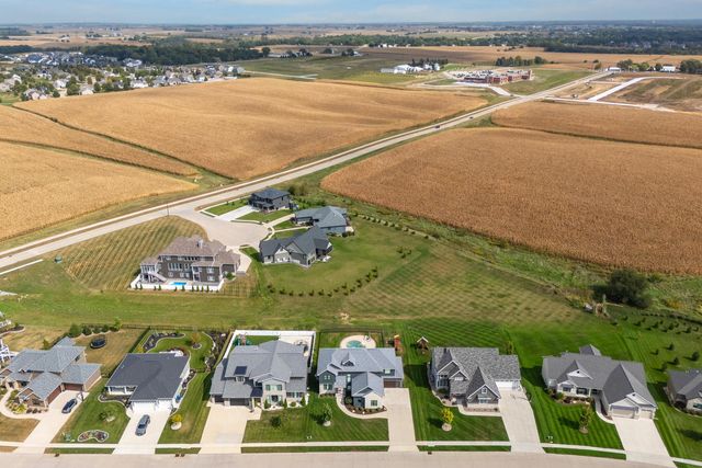 5765 Pigeon Creek Road, Bettendorf, IA 52722