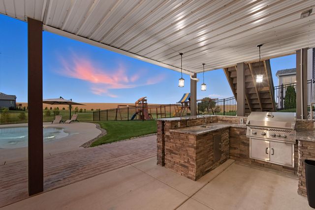 5765 Pigeon Creek Road, Bettendorf, IA 52722