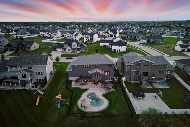 5765 Pigeon Creek Road, Bettendorf, IA 52722
