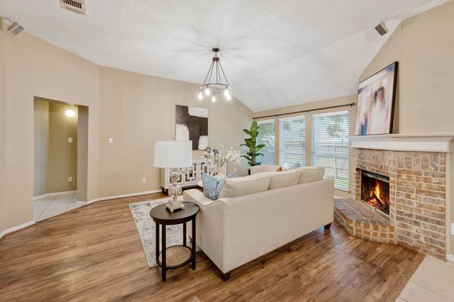 8117 Jolie Drive, Fort Worth, TX 76137