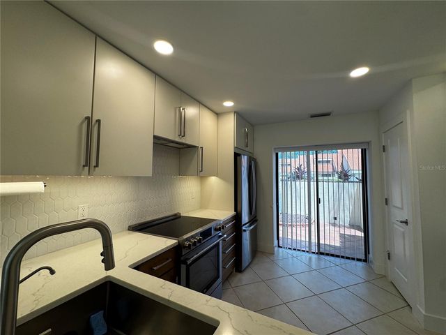 5312 HUNTINGWOOD COURT 39, Sarasota, FL 34235