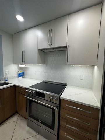 5312 HUNTINGWOOD COURT 39, Sarasota, FL 34235