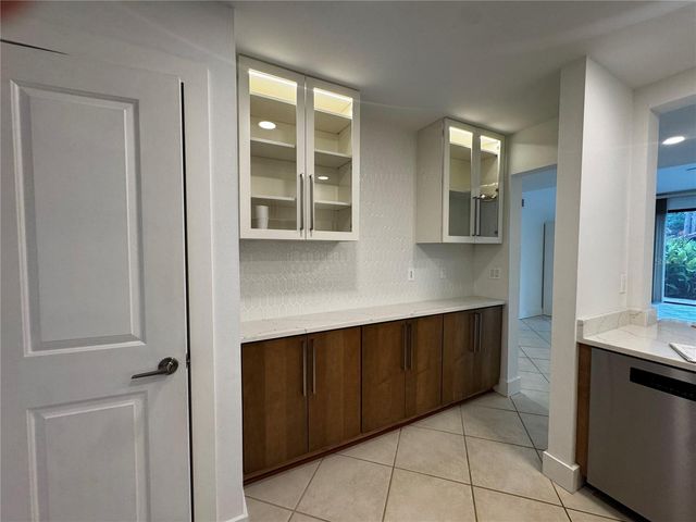 5312 HUNTINGWOOD COURT 39, Sarasota, FL 34235