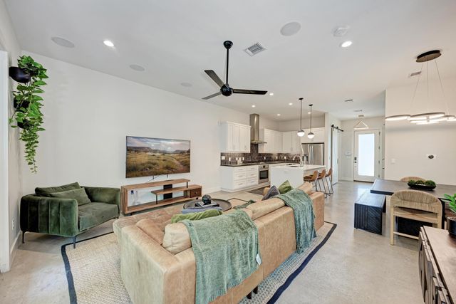 918 Cardinal LN A, Austin, TX 78704