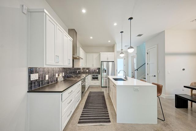 918 Cardinal LN A, Austin, TX 78704