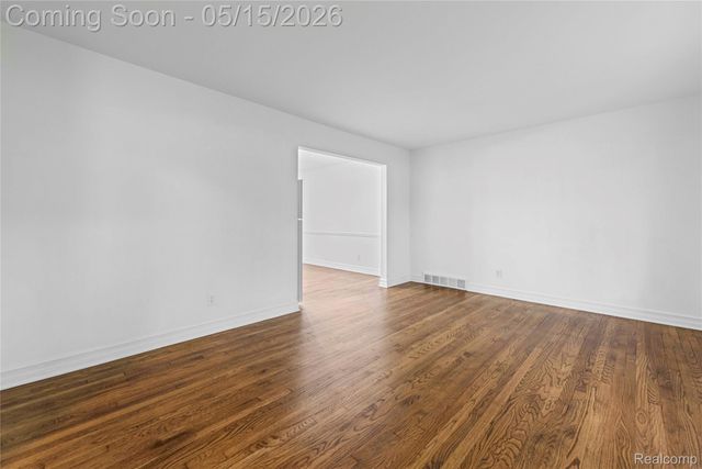 29687 Boewe Drive, Warren, MI 48092