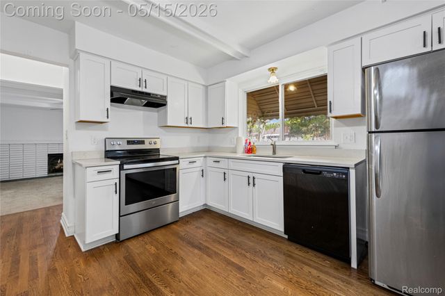 29687 Boewe Drive, Warren, MI 48092