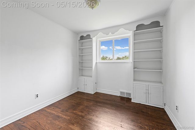 29687 Boewe Drive, Warren, MI 48092