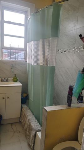 2924 Yates Avenue, Bronx, NY 10469