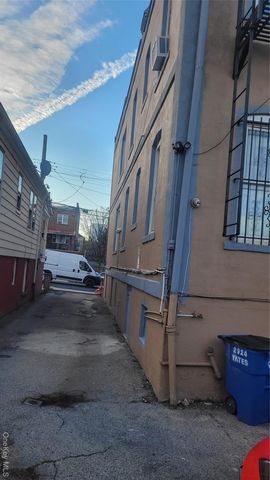 2924 Yates Avenue, Bronx, NY 10469