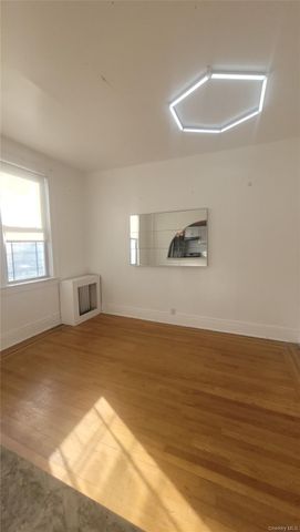 2924 Yates Avenue, Bronx, NY 10469