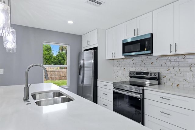 1615 31ST AVENUE E, Bradenton, FL 34208