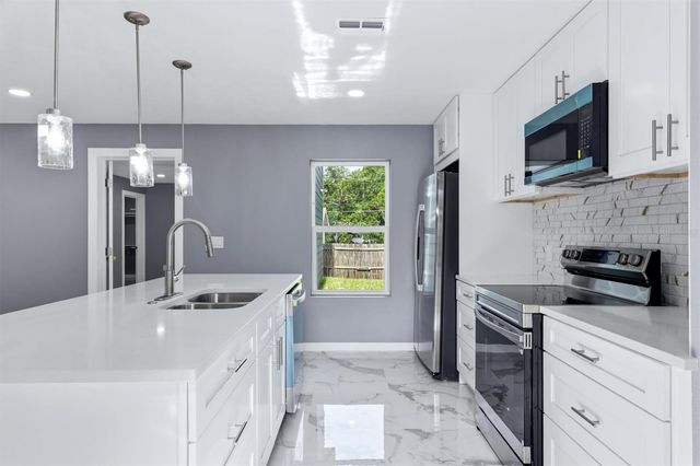 1615 31ST AVENUE E, Bradenton, FL 34208