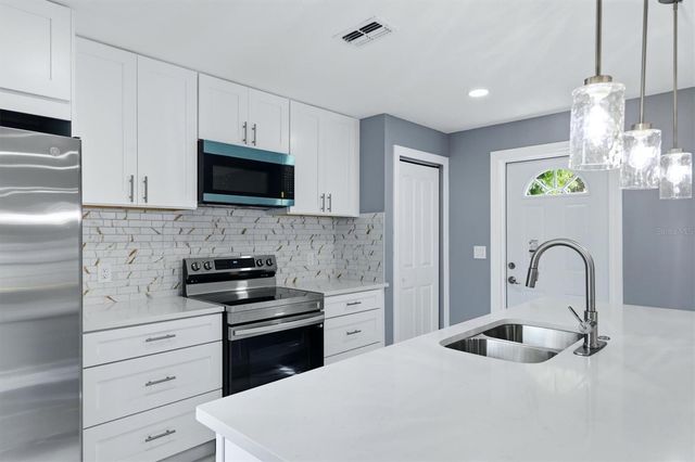 1615 31ST AVENUE E, Bradenton, FL 34208